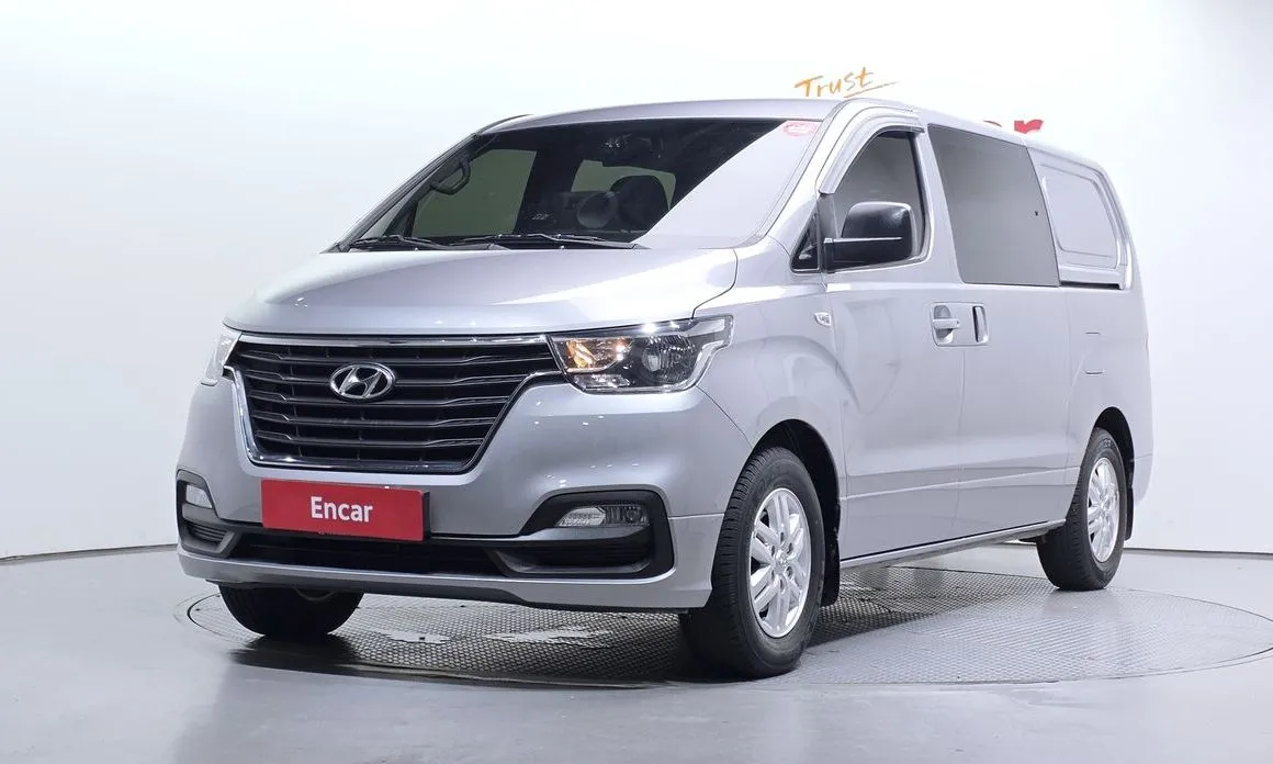 Hyundai Starex Van 5-Seater 1