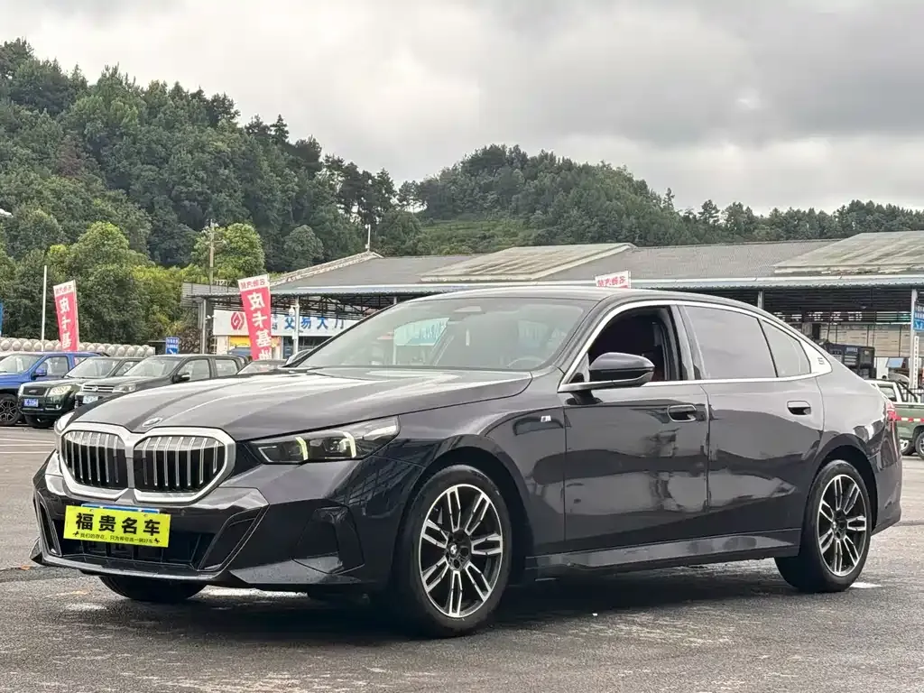 BMW 5 Series — фото 1