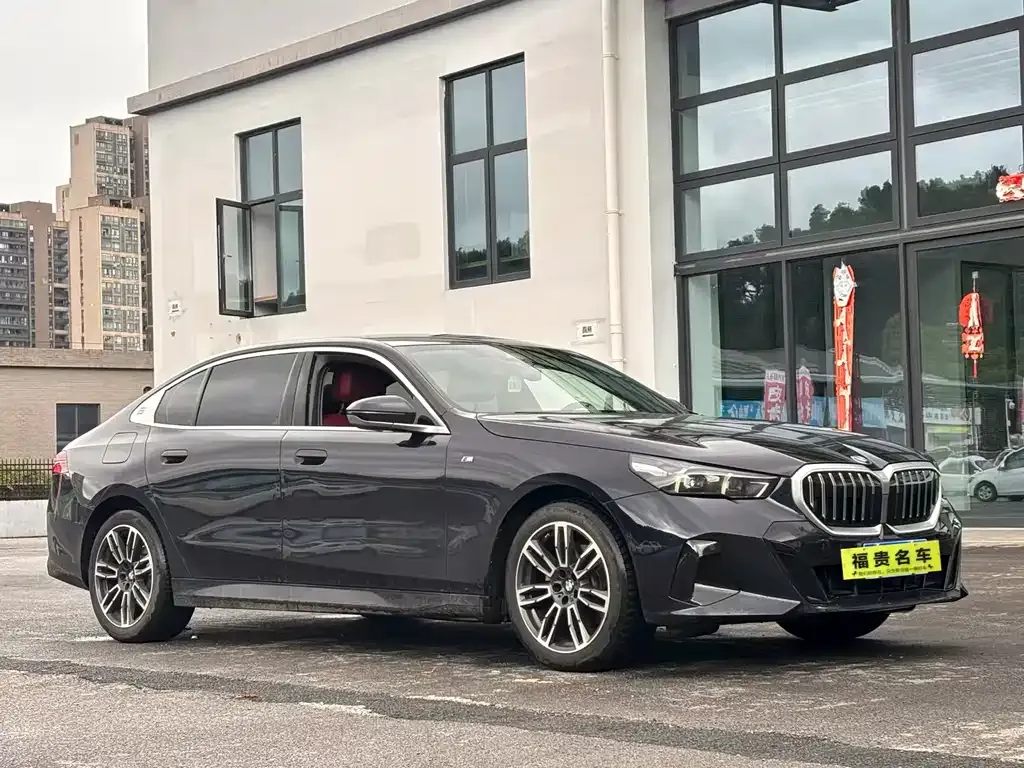 BMW 5 Series — фото 6