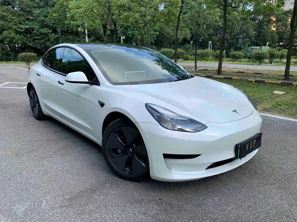 Tesla Model 3 — фото 4