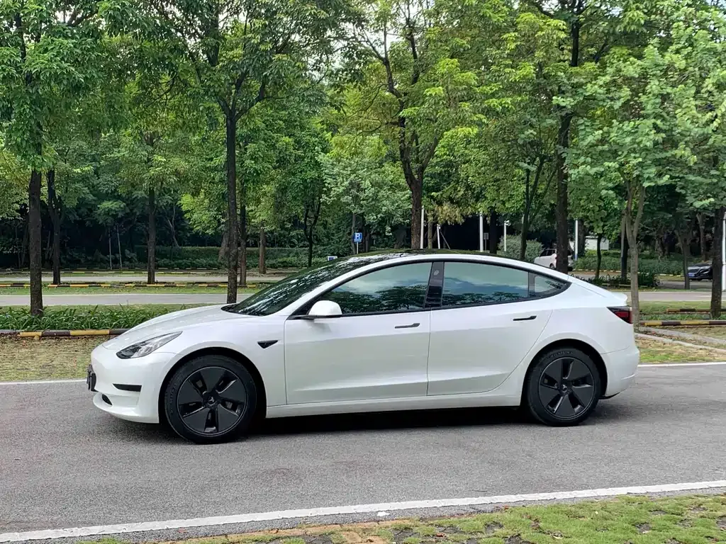 Tesla Model 3 — фото 9