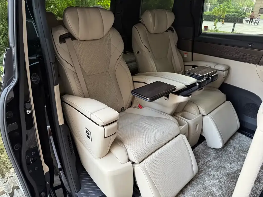 Toyota Vellfire — фото 2
