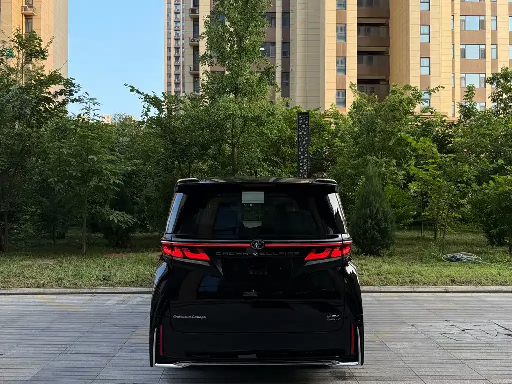 Toyota Vellfire — фото 10