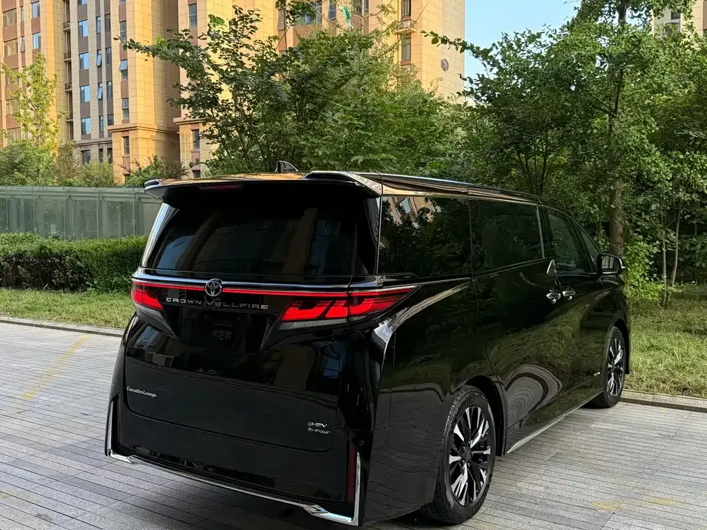 Toyota Vellfire — фото 4
