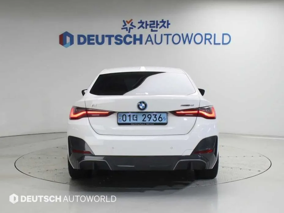 BMW i4 — фото 9