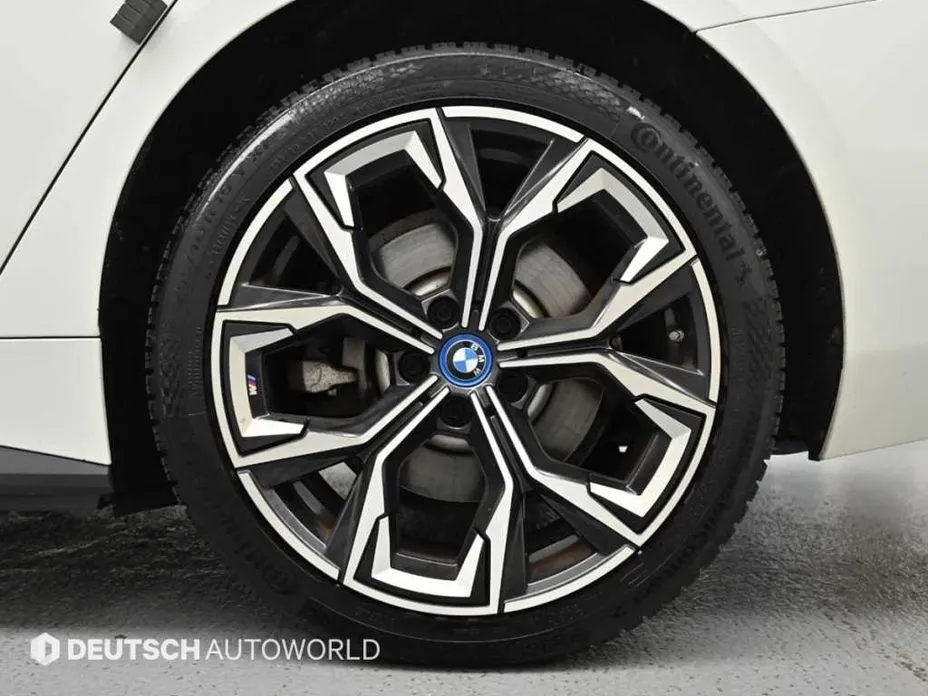 BMW i4 — фото 4
