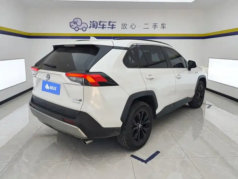 Toyota RAV4 — фото 2