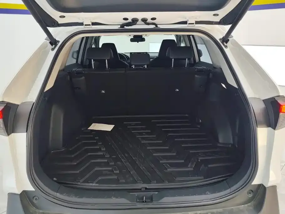 Toyota RAV4 — фото 7