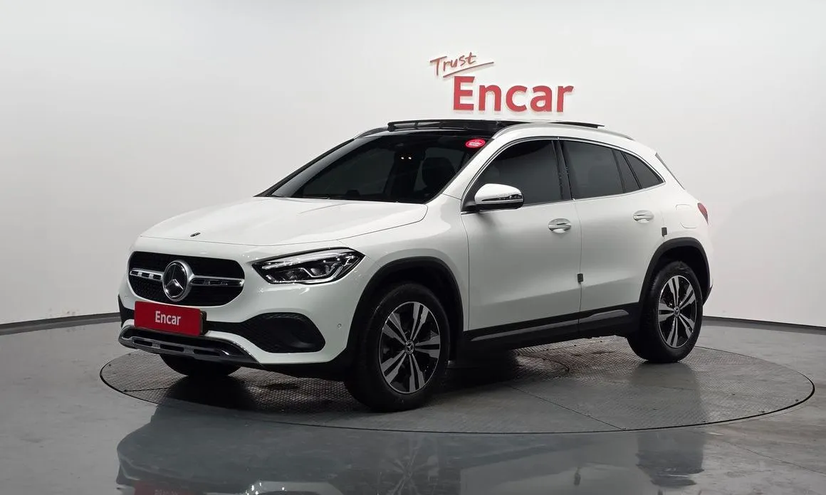 Mercedes-Benz GLA-Class GLA220 1