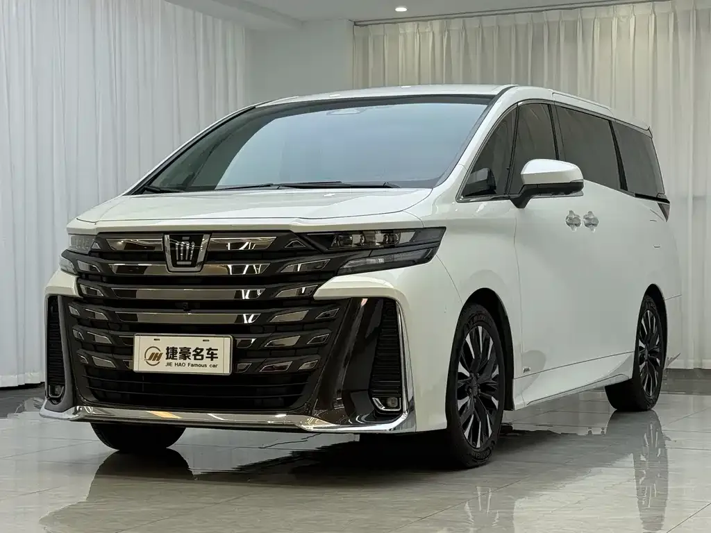 Toyota Vellfire — фото 1