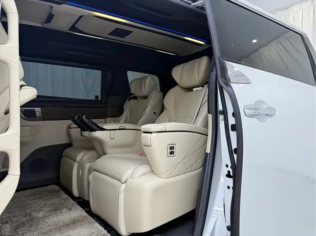 Toyota Vellfire — фото 7