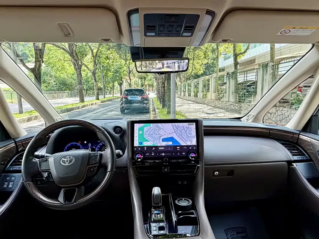Toyota Alphard — фото 6