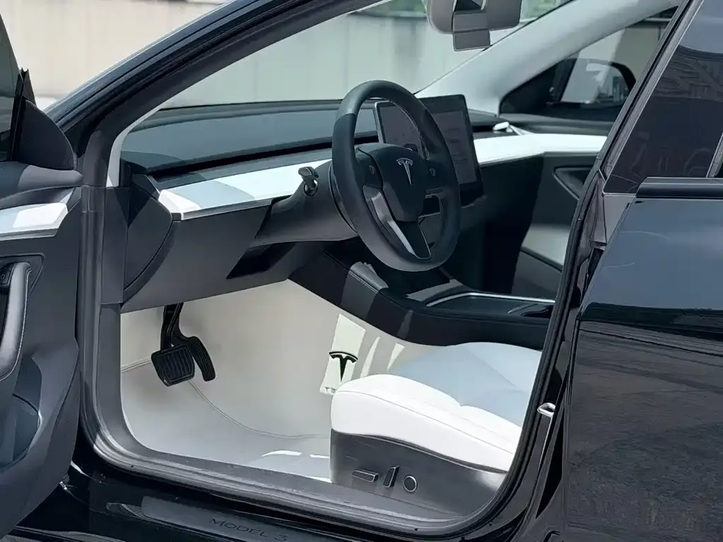 Tesla Model 3 — фото 7