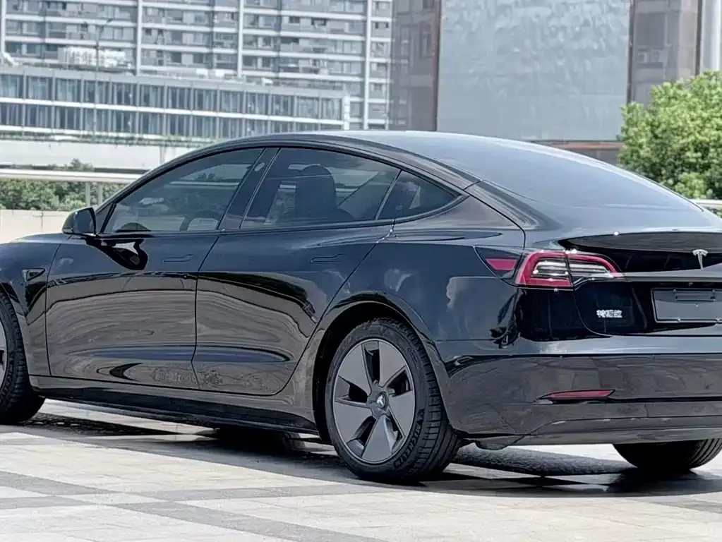 Tesla Model 3 — фото 9