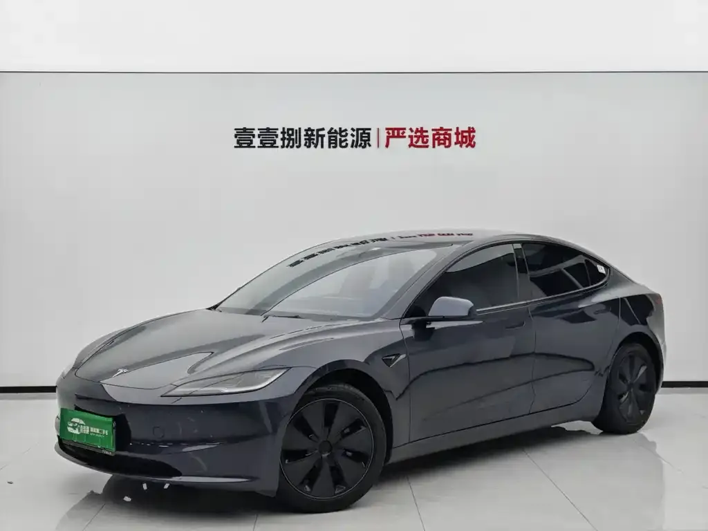 Tesla Model 3 — фото 1