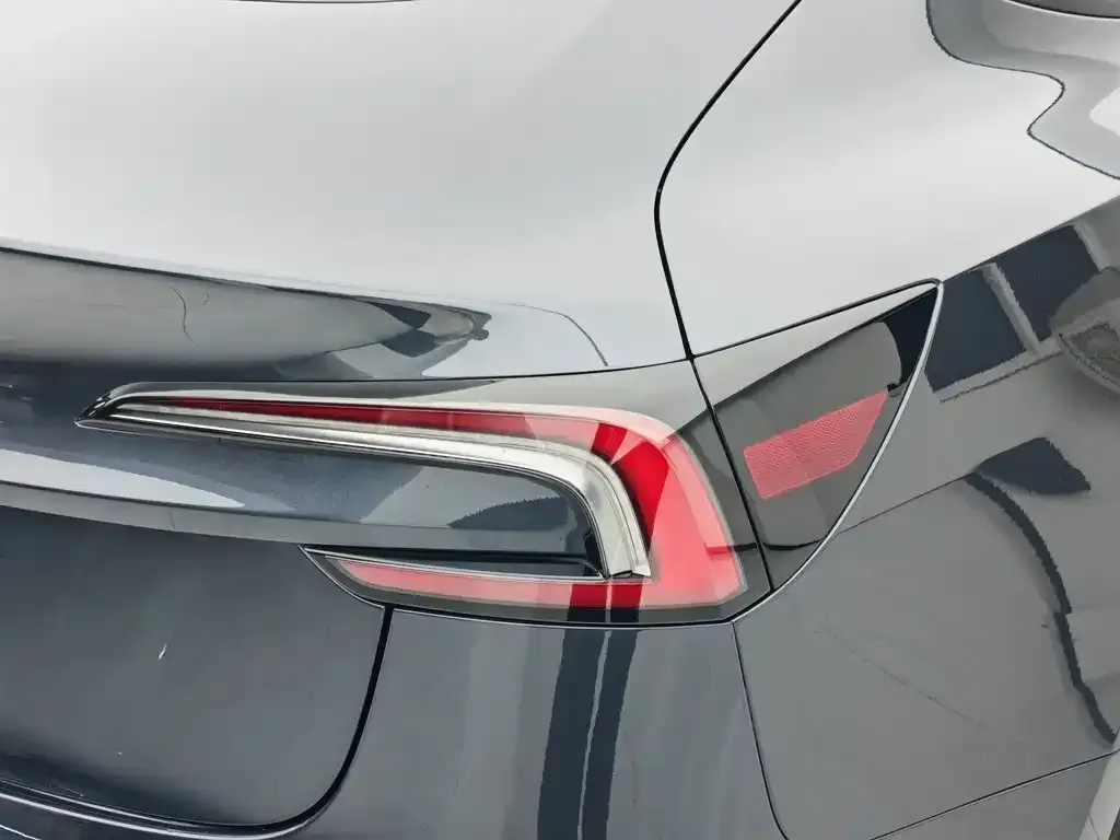 Tesla Model 3 — фото 2