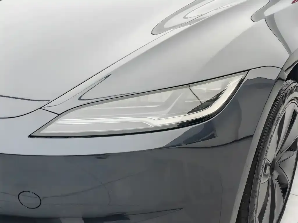 Tesla Model 3 — фото 4