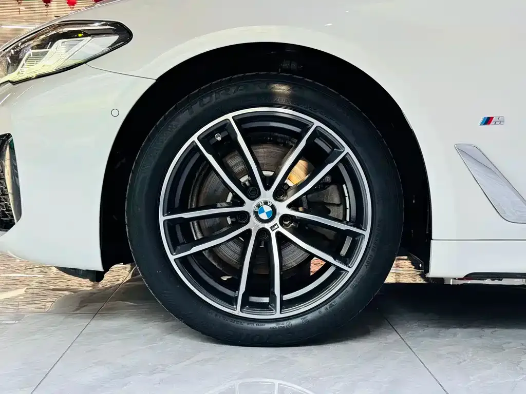BMW 5 Series — фото 2