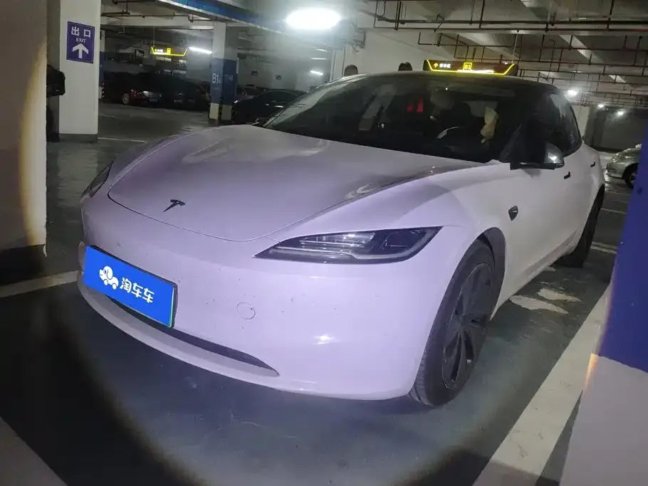 Tesla Model 3 — фото 1