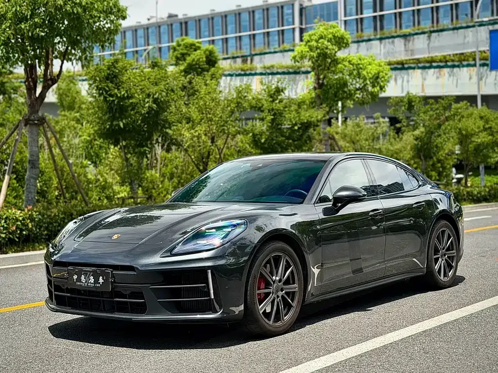 Porsche Panamera — фото 1