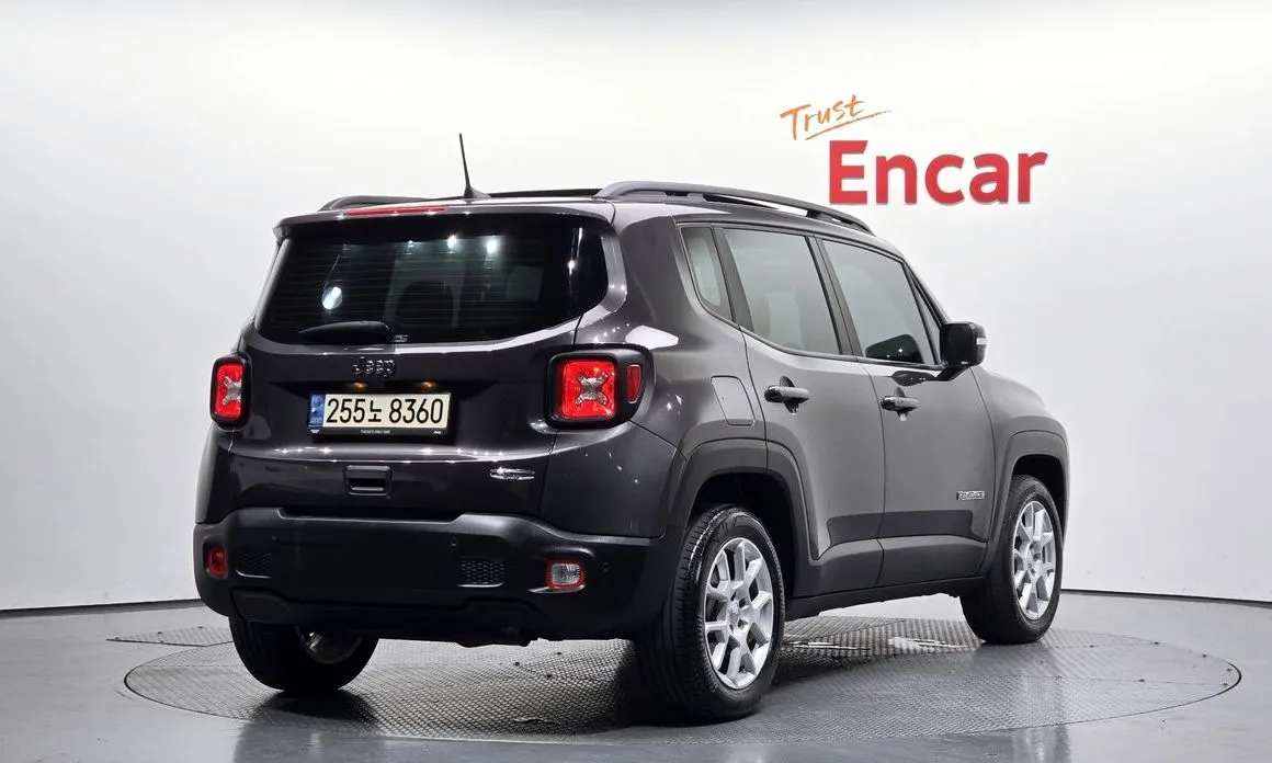 Jeep Renegade — фото 2