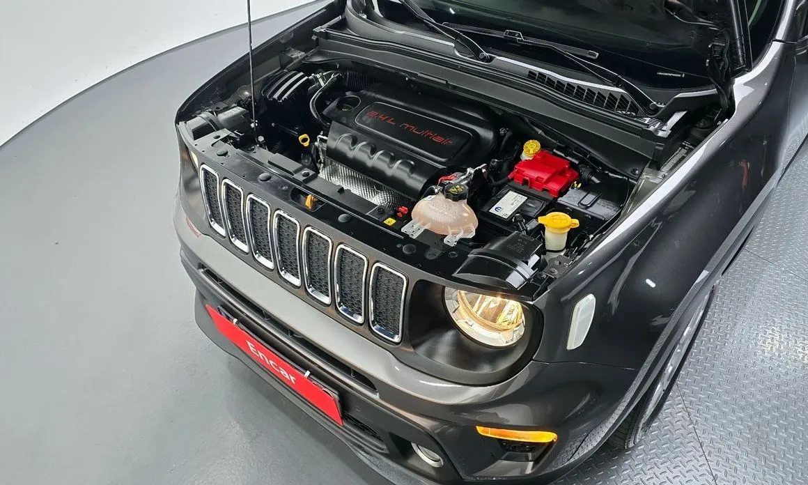 Jeep Renegade — фото 8