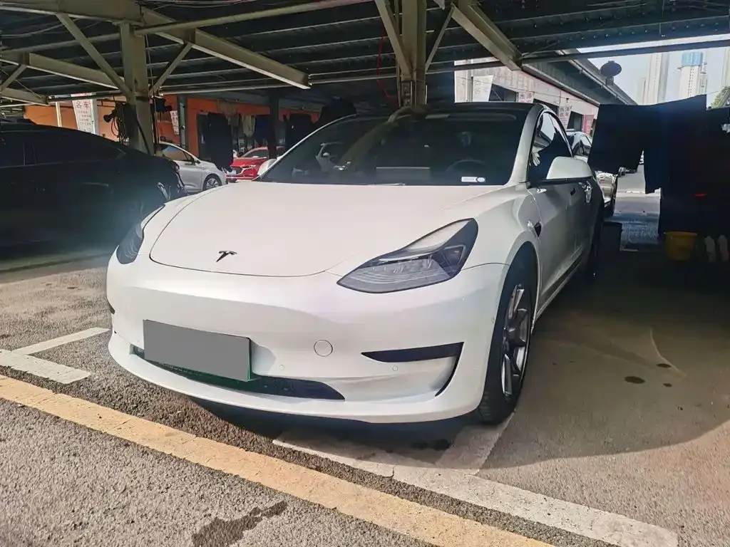 Tesla Model 3 — фото 1