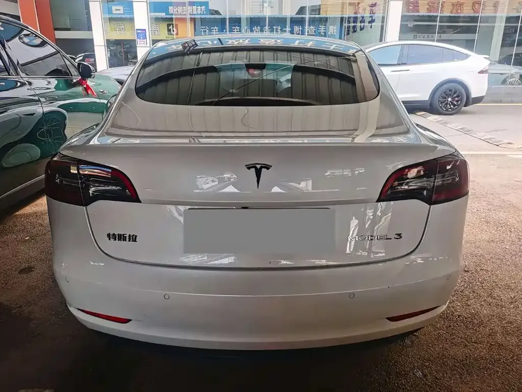 Tesla Model 3 — фото 9
