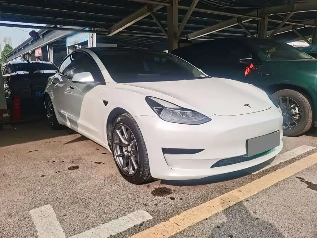Tesla Model 3 — фото 10