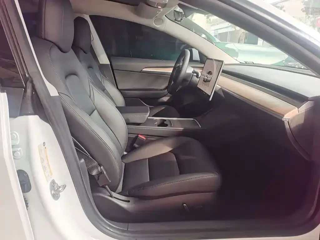 Tesla Model 3 — фото 4