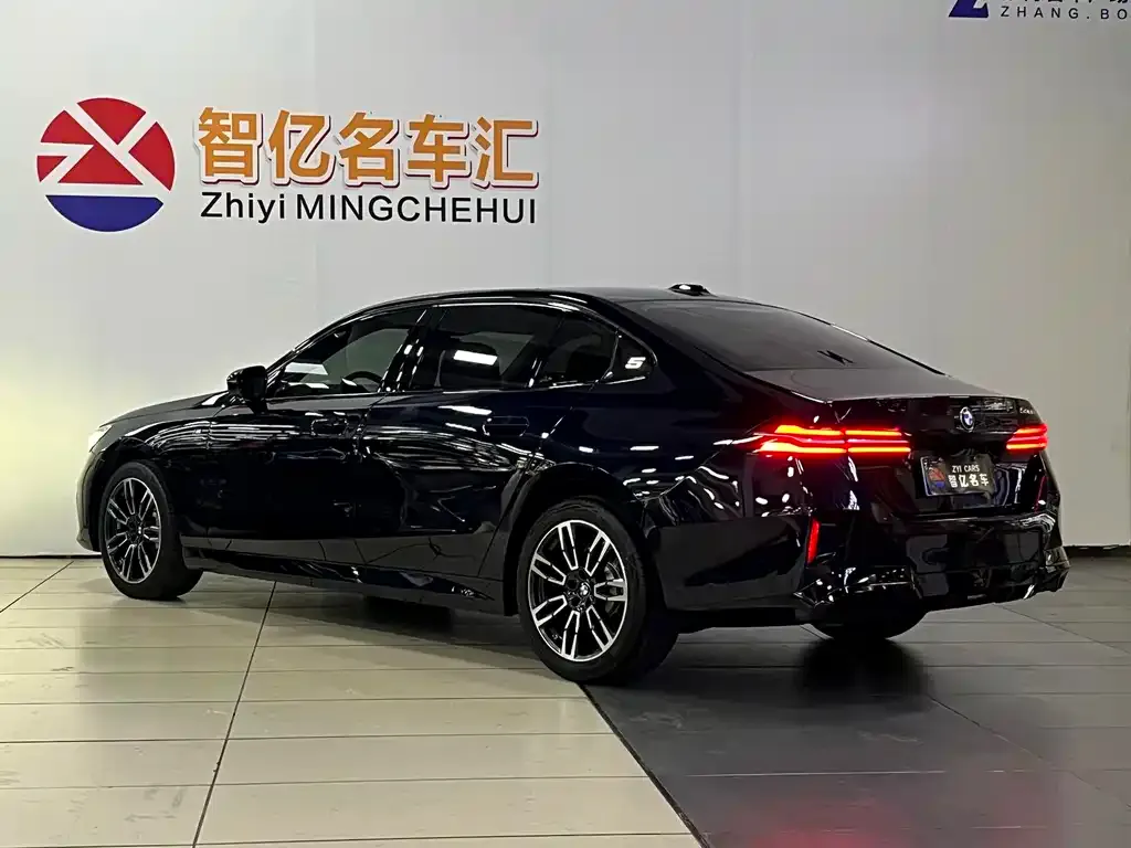 BMW 5 Series — фото 4