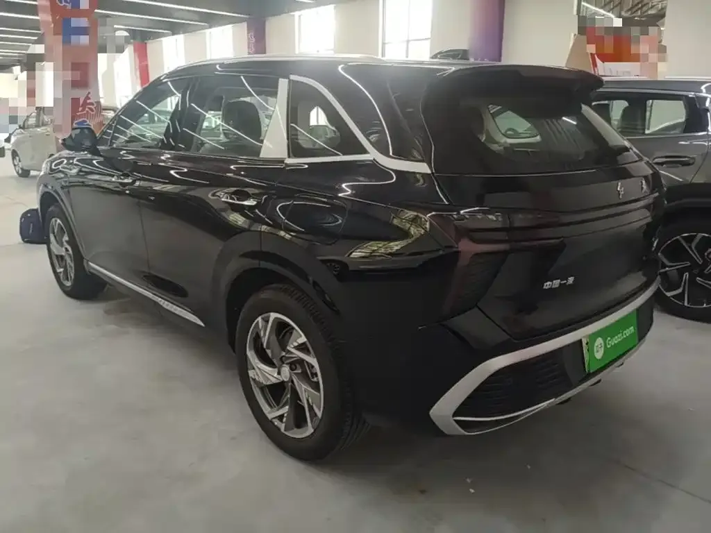 Hongqi HS3 PHEV — фото 3