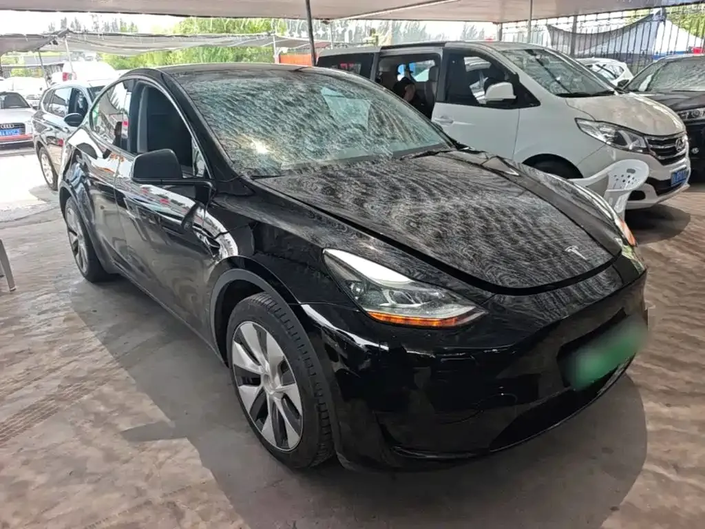 Tesla Model Y — фото 8