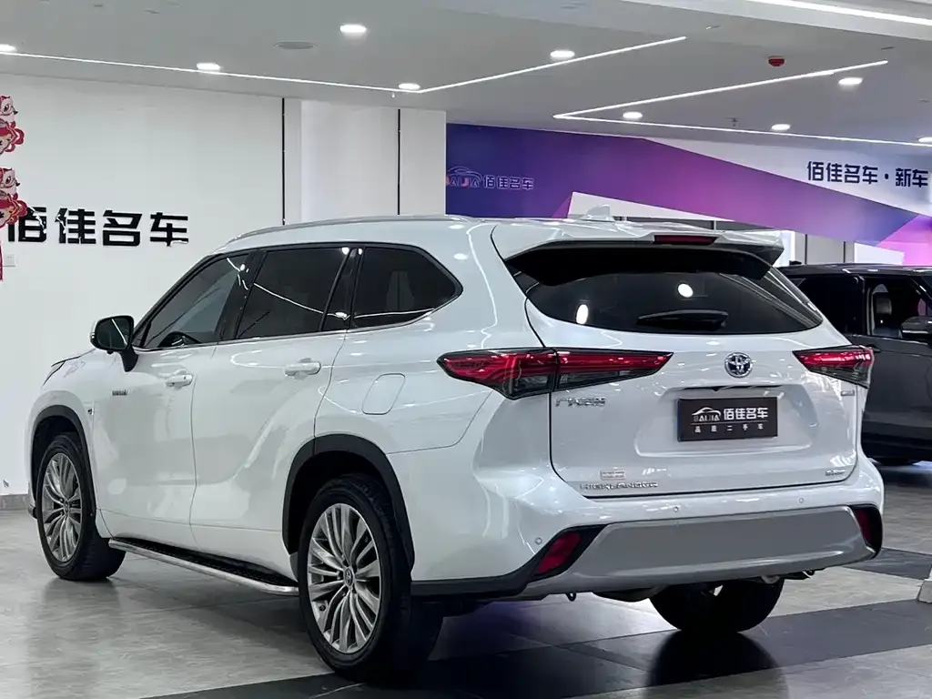 Toyota Highlander — фото 10