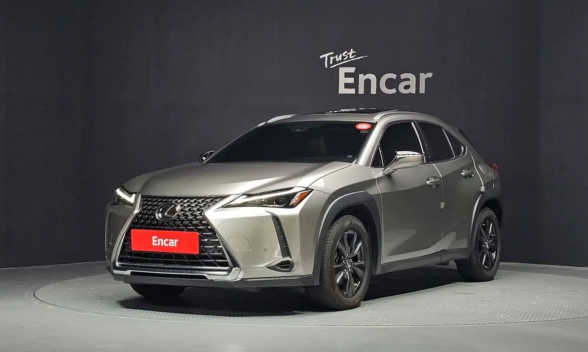 Lexus UX — фото 1