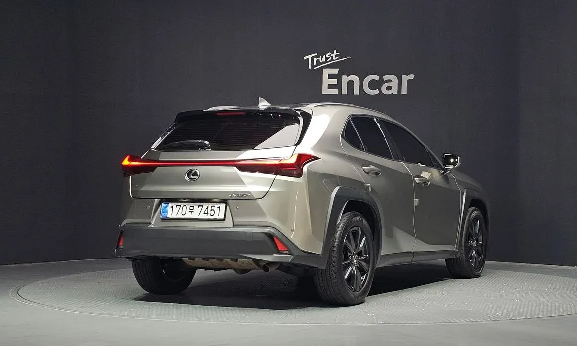 Lexus UX — фото 6