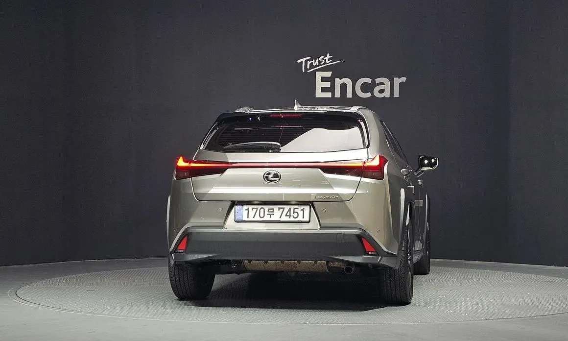 Lexus UX — фото 3