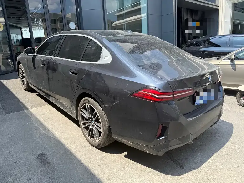 BMW 5 Series — фото 10