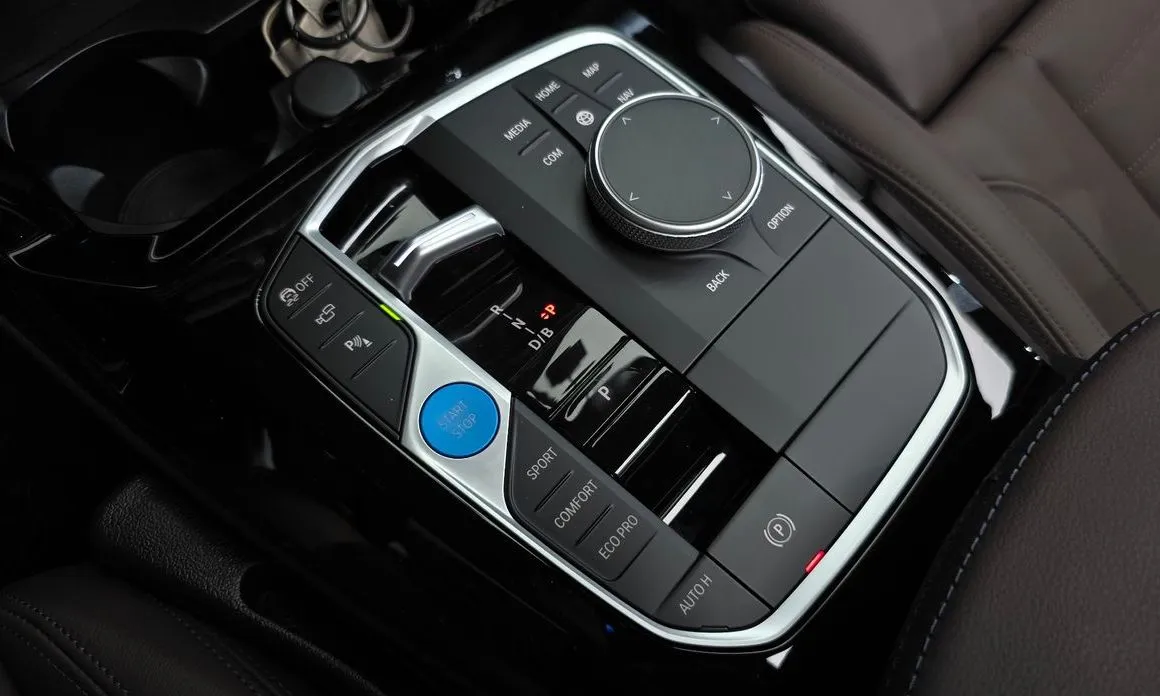 BMW iX3 — фото 2