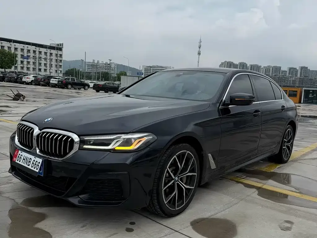 BMW 5 Series — фото 1