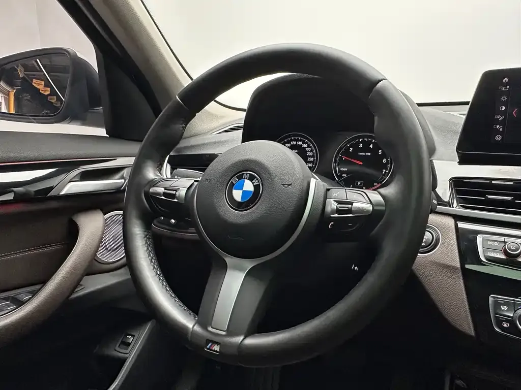 BMW X1 — фото 8