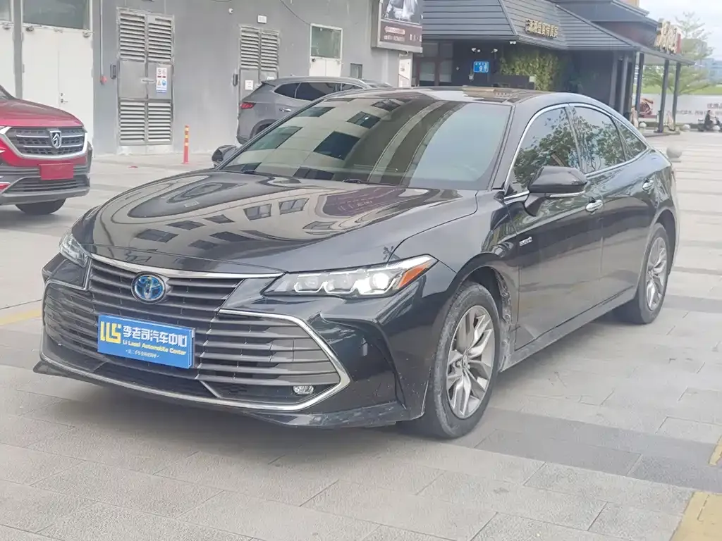 Toyota Avalon — фото 1