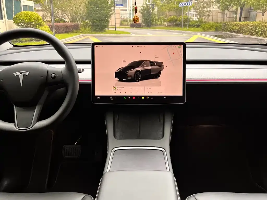 Tesla Model Y — фото 5
