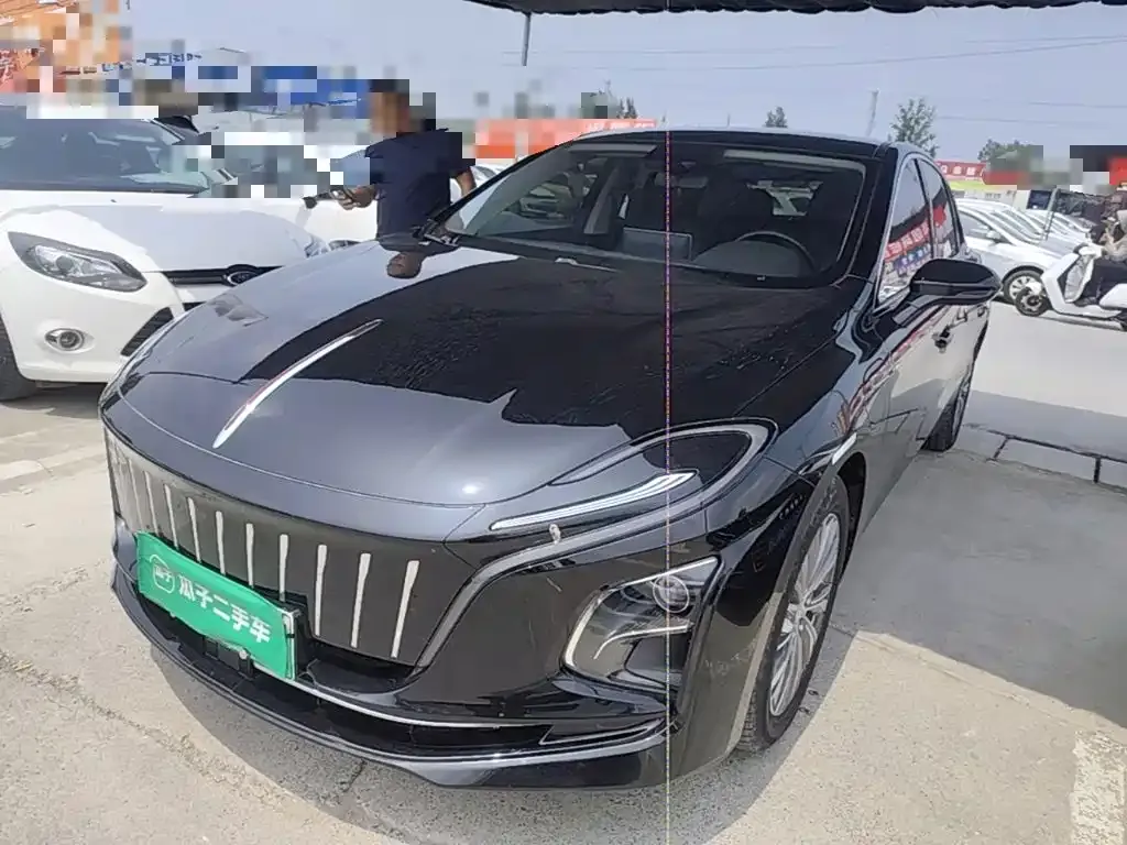 Hongqi E-QM5 — фото 1