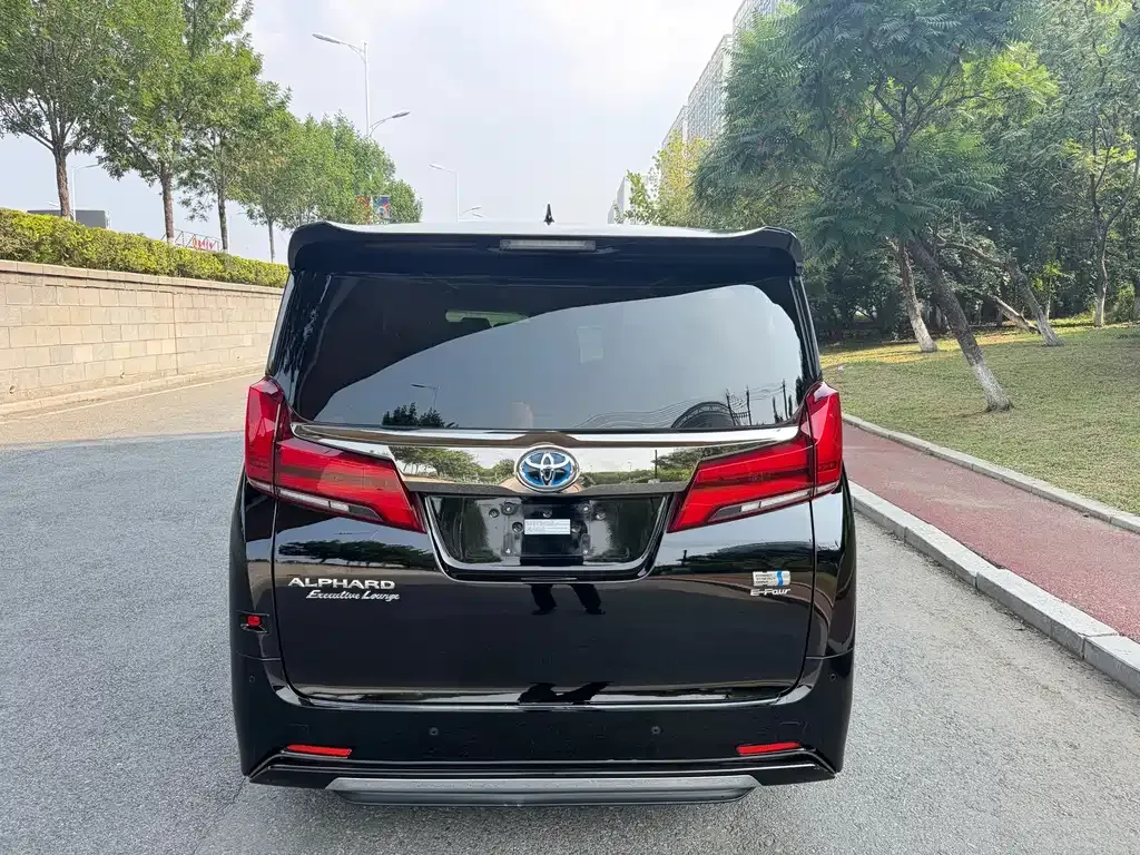 Toyota Alphard — фото 7