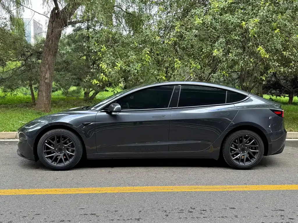 Tesla Model 3 — фото 3