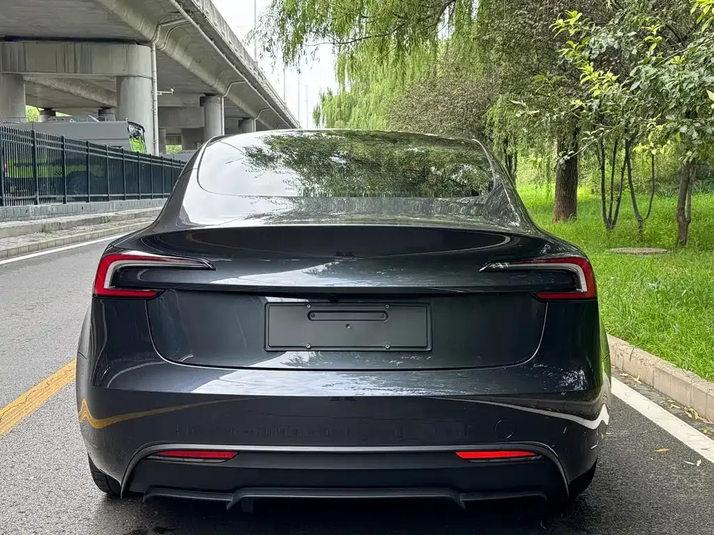 Tesla Model 3 — фото 7