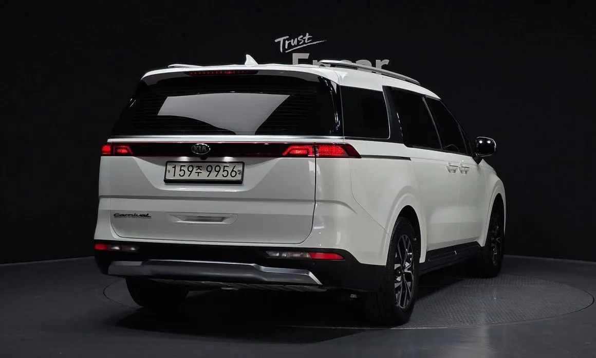 Kia Carnival — фото 7