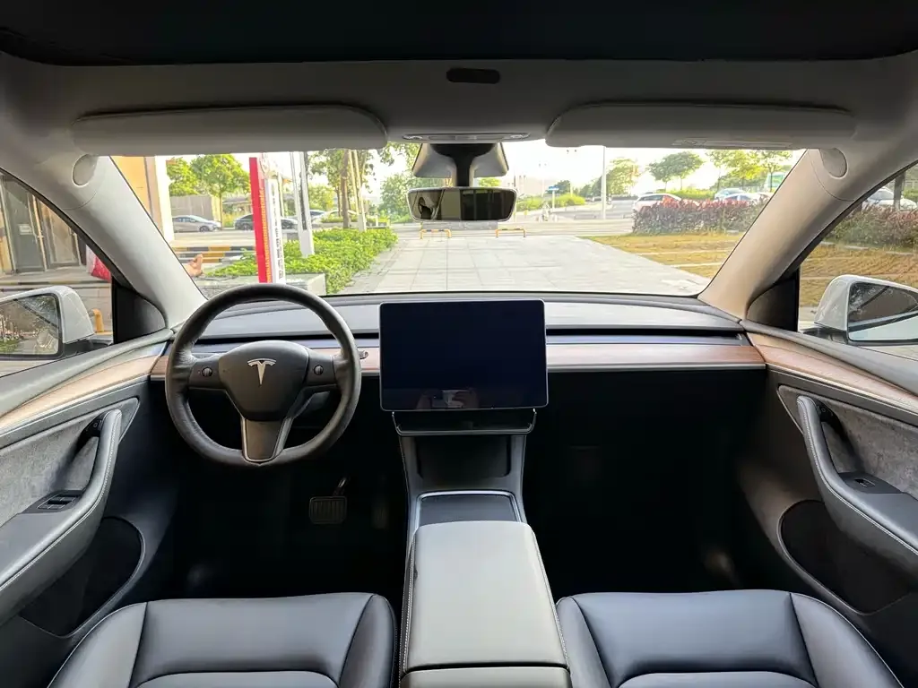 Tesla Model Y — фото 4
