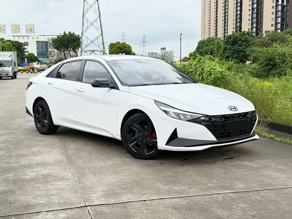 Hyundai Elantra — фото 10